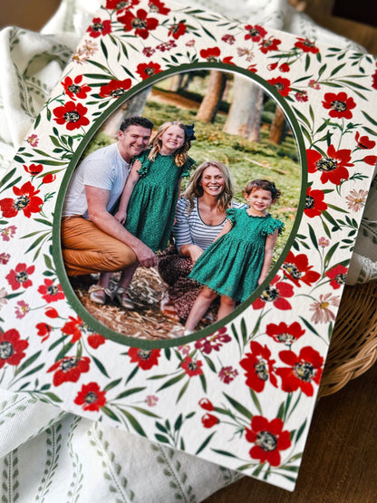 Scarlet Reverie Photo Mount - picture frame passepartout - oval aperture - Coeur et Maman