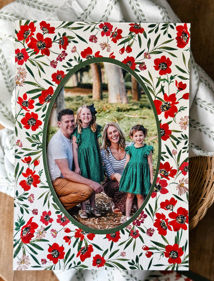 Scarlet Reverie Photo Mount - picture frame passepartout - oval aperture - Coeur et Maman