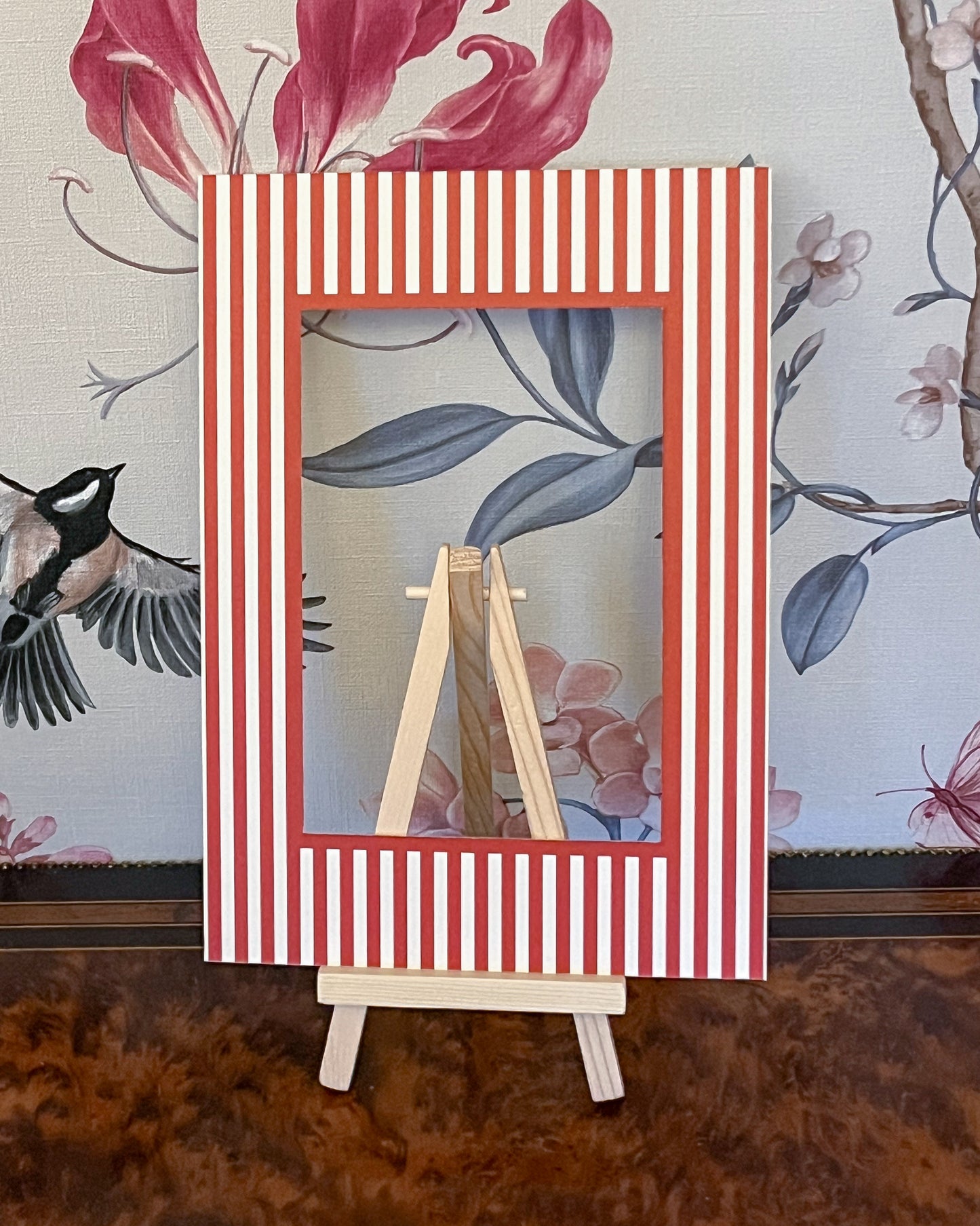 Coeur et Maman Red Small Stripes Mat Board

The perfect Valentine’s Gift to frame life’s precious memories. 