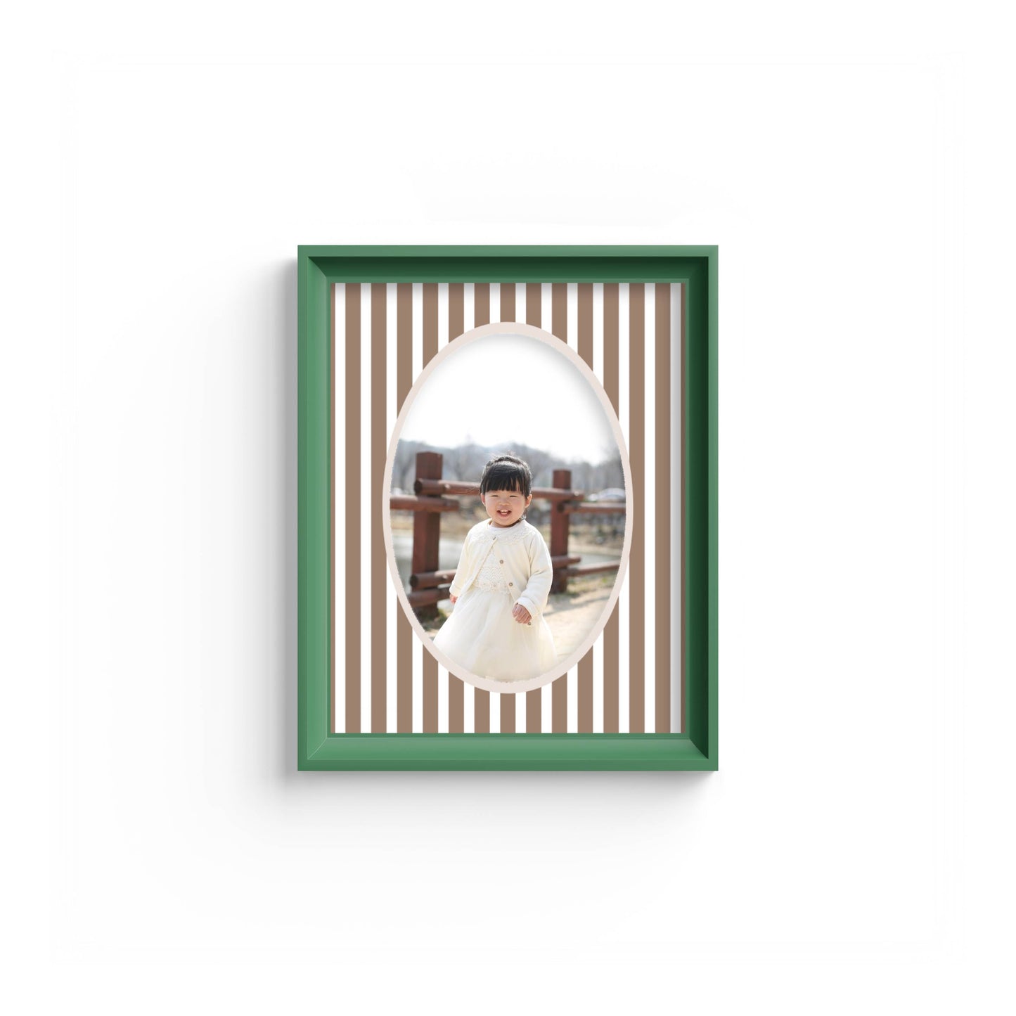 Medium Stripes Photo Mount - picture frame passepartout - oval aperture - Coeur et Maman
