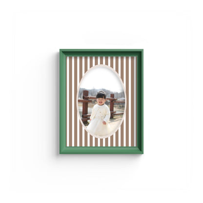 Medium Stripes Photo Mount - picture frame passepartout - oval aperture - Coeur et Maman