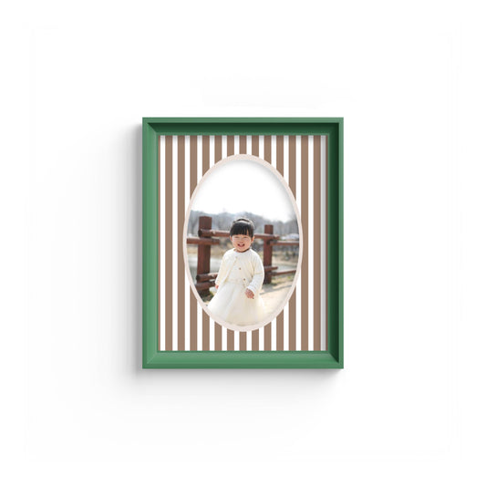 Medium Stripes Photo Mount - picture frame passepartout - oval aperture - Coeur et Maman