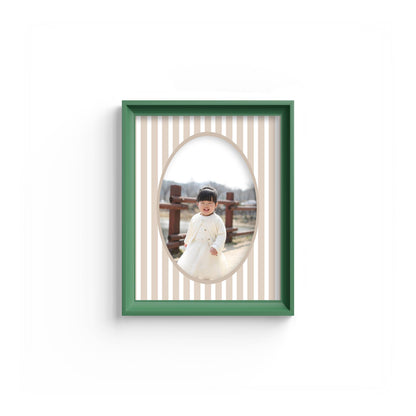 Medium Stripes Photo Mount - picture frame passepartout - oval aperture - Coeur et Maman