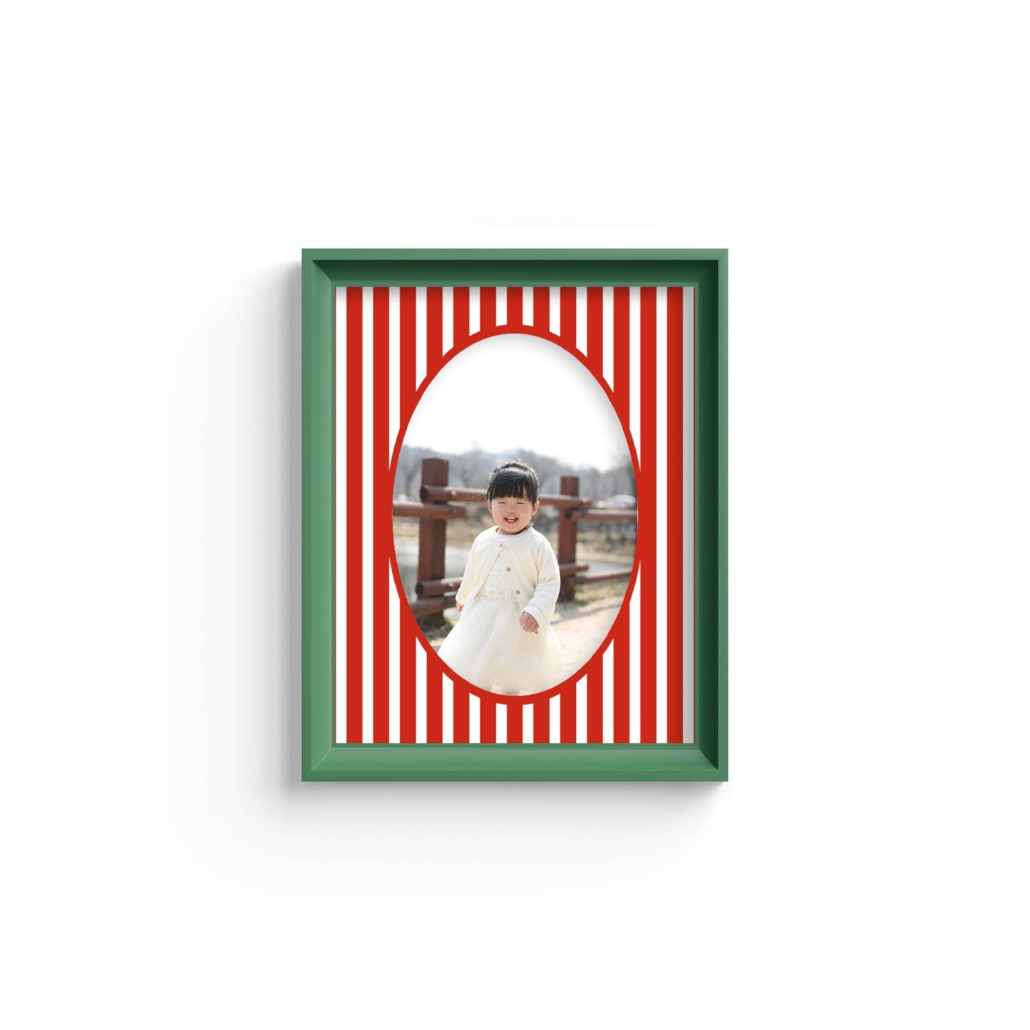 Medium Stripes Photo Mount - picture frame passepartout - oval aperture - Coeur et Maman