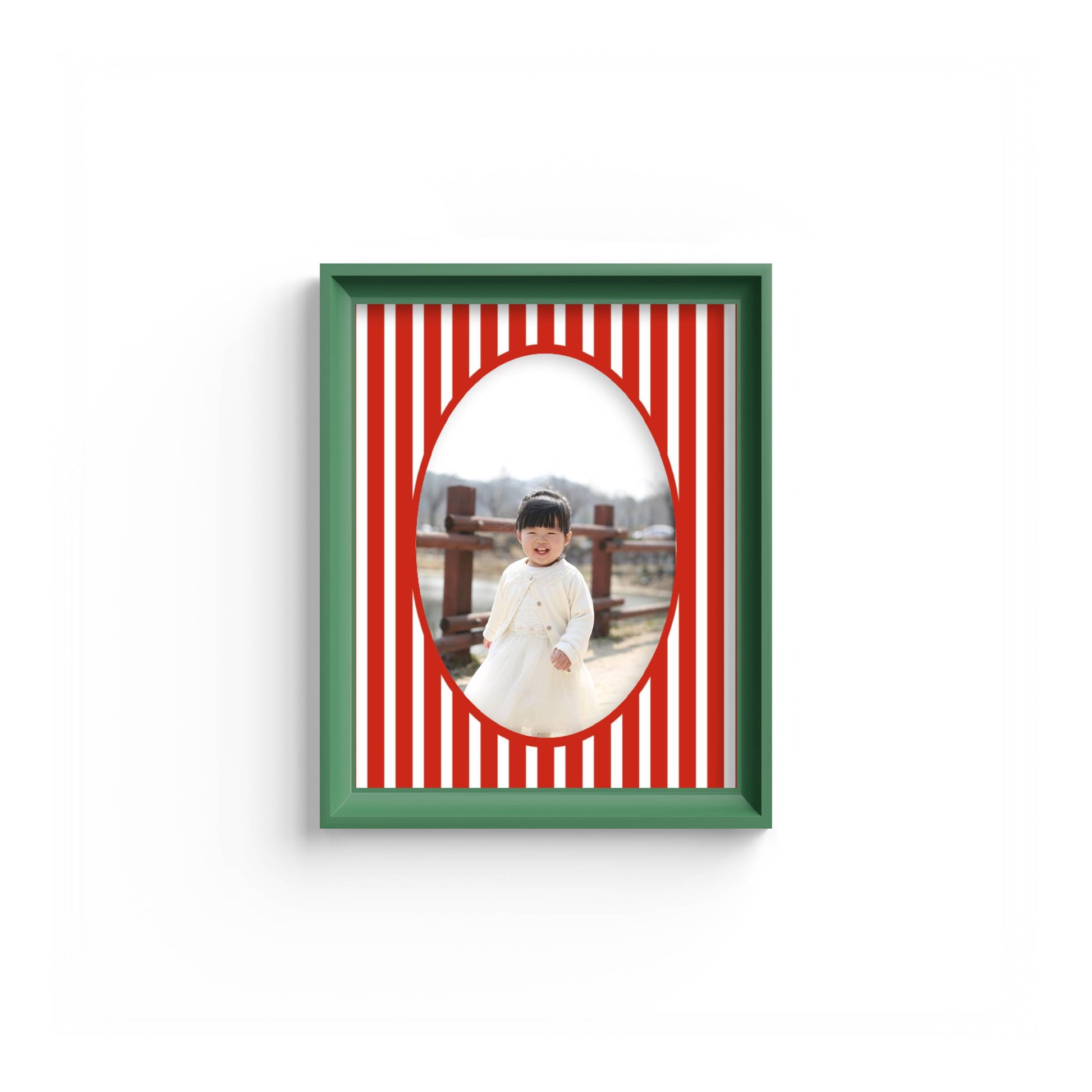 Medium Stripes Photo Mount - picture frame passepartout - oval aperture - Coeur et Maman